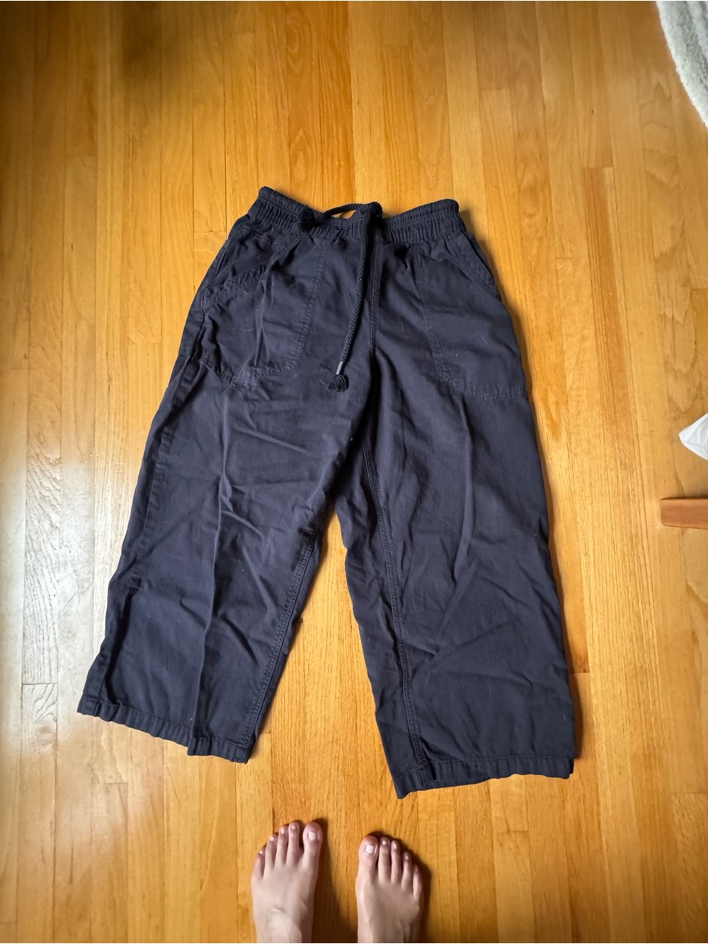 Women Black Elastic-Waist Cargo Pants